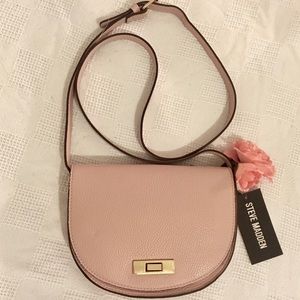 STEVE MADDEN BMOONIE CROSSBODY, BLUSH